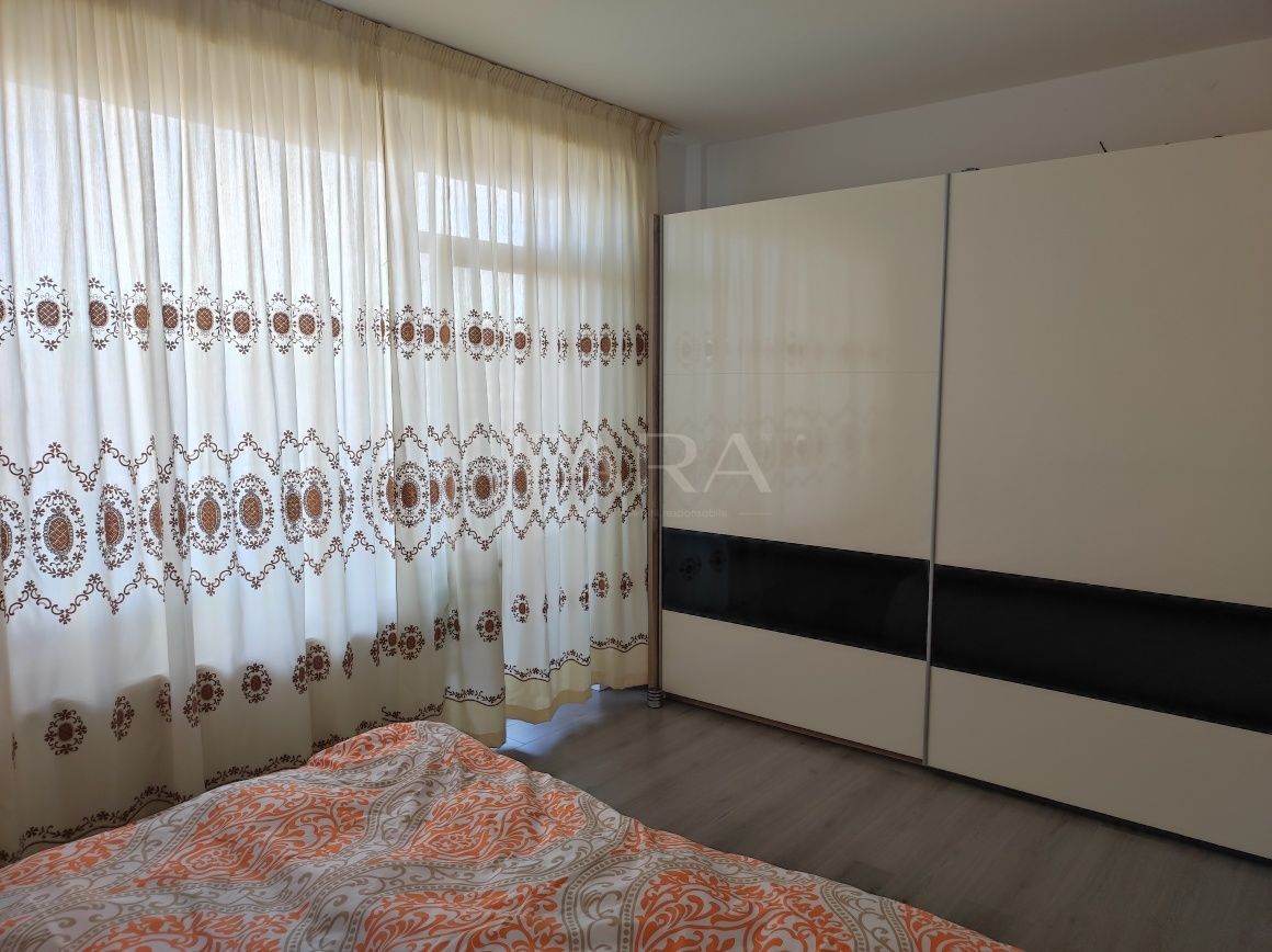 Apartament Spațios cu 2 Camere, 2 Balcoane și Parcare Subterană în Borhanci - Poză 3