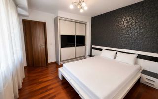 Apartament 2 camere ultracentral în Mamaia, zona Rex, parcare privată - Poză 2
