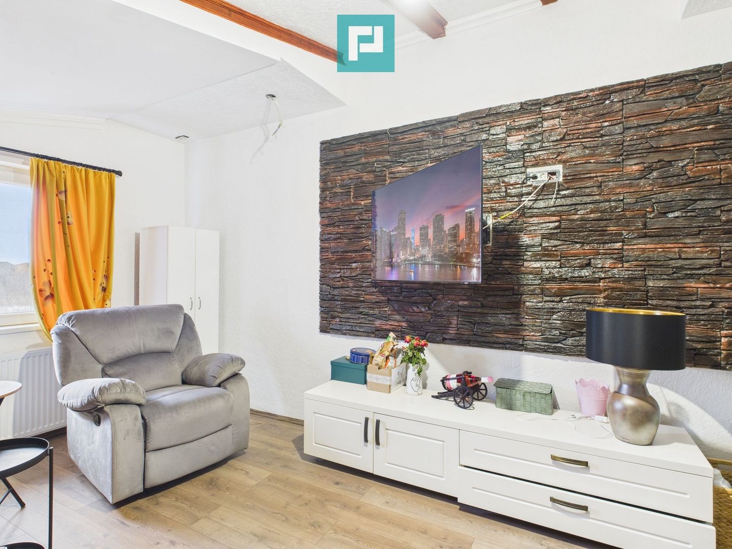 Două case pe un teren generos în Ghiroda - Poză 11