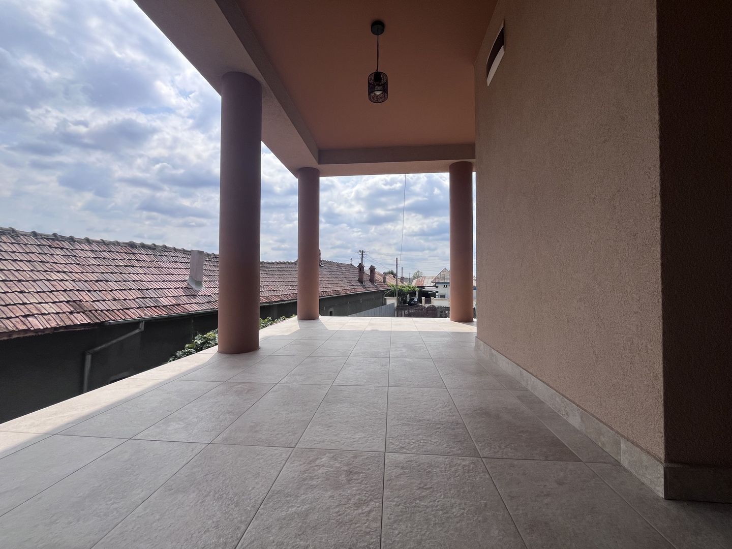 Casa de vânzare în Vulcana Pandele, la o distanță mica de oraș! - Poză 27