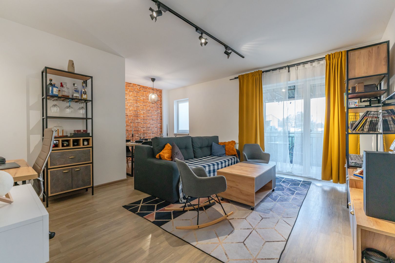 2 camere decomandat mobilat utilat cu gradina - Poză 1