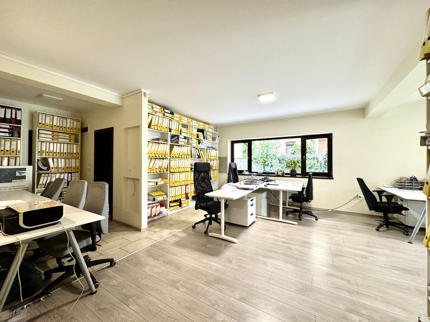 Spațiu de birou complet echipat – 115 mp, 3 birouri, 3 grupuri sanitar - Poză 3