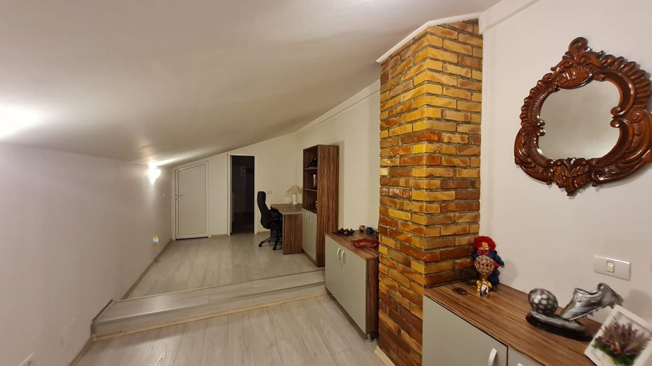 Vila generoasa,zona Lunei - Poză 8