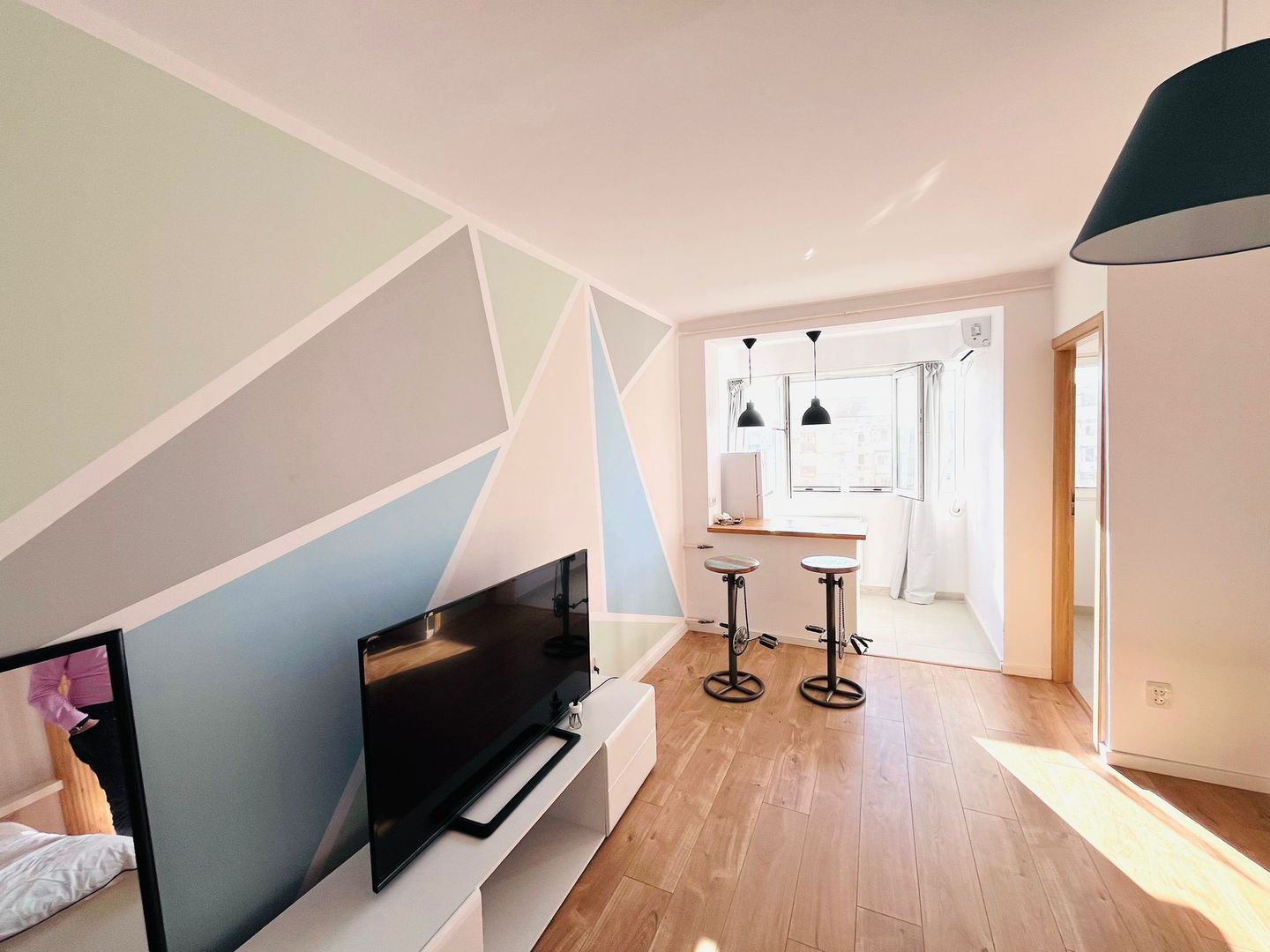 GARSONIERA ULTRAMODERNA MOBILATA & UTILATA BLOC 1980 LUJERULUI - Poză 1