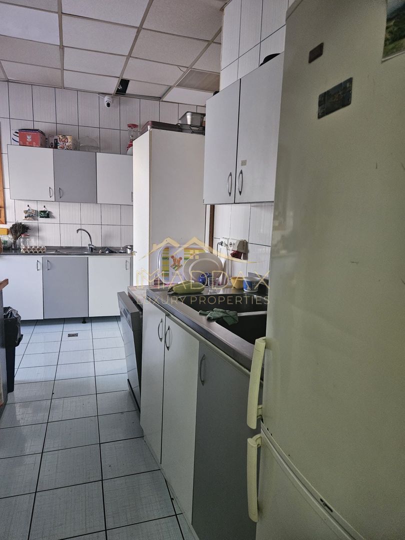 Pensiune 10 camere cu restaurant // Moieciu de Jos - Poză 22