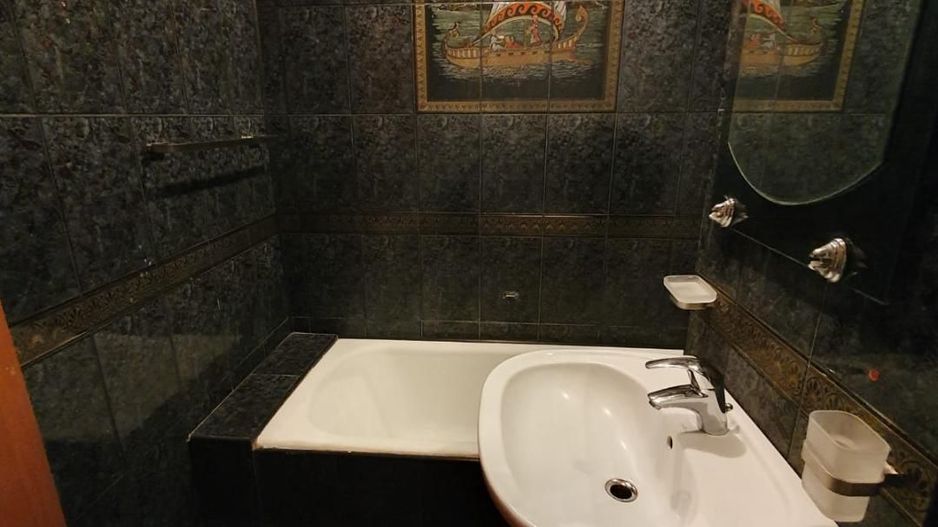 Aparament 5 camere etaj 1 zona Dambovita - Poză 10