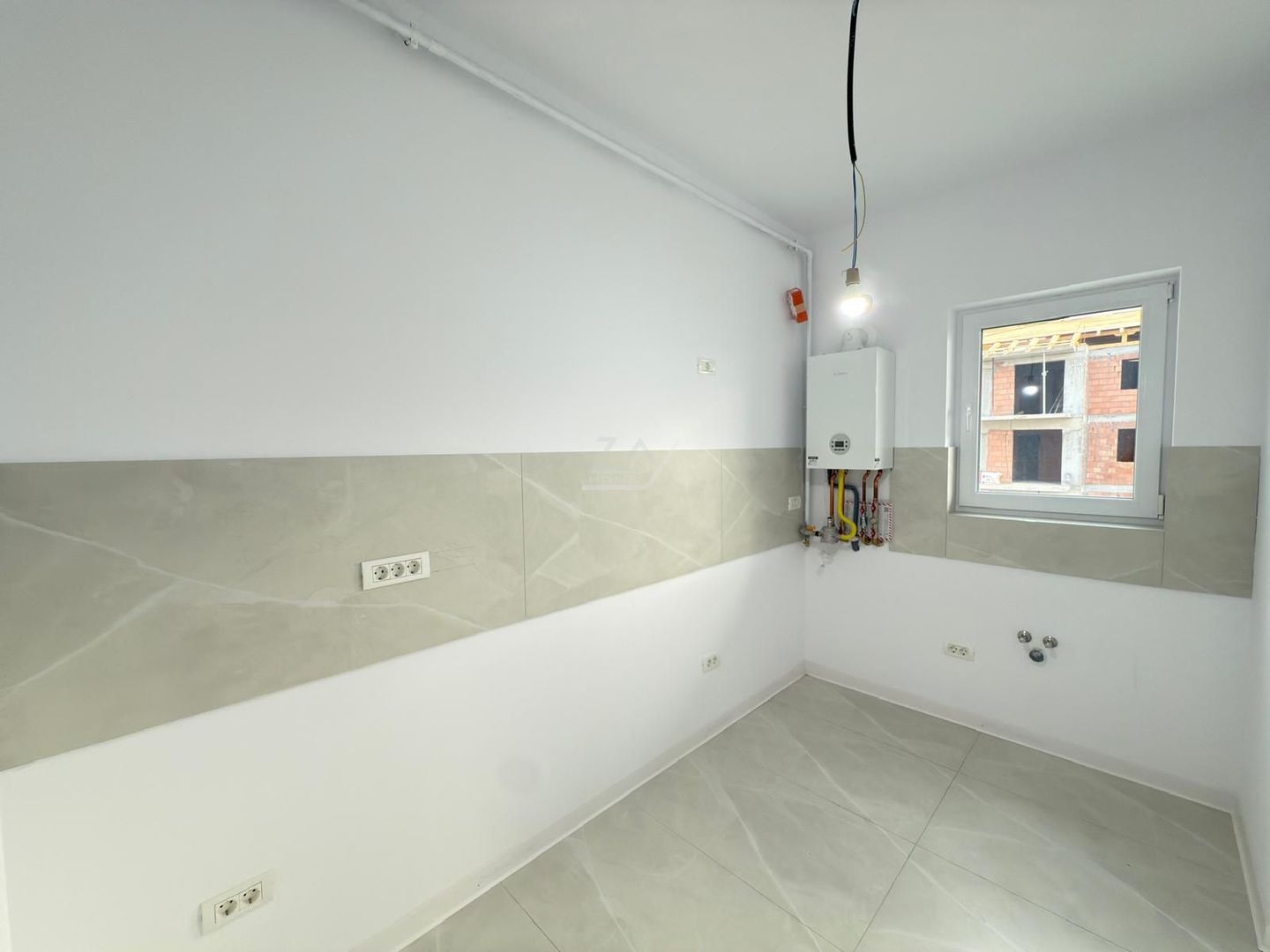 Asfalt. Loc de parcare. Etaj 1. - Poză 4