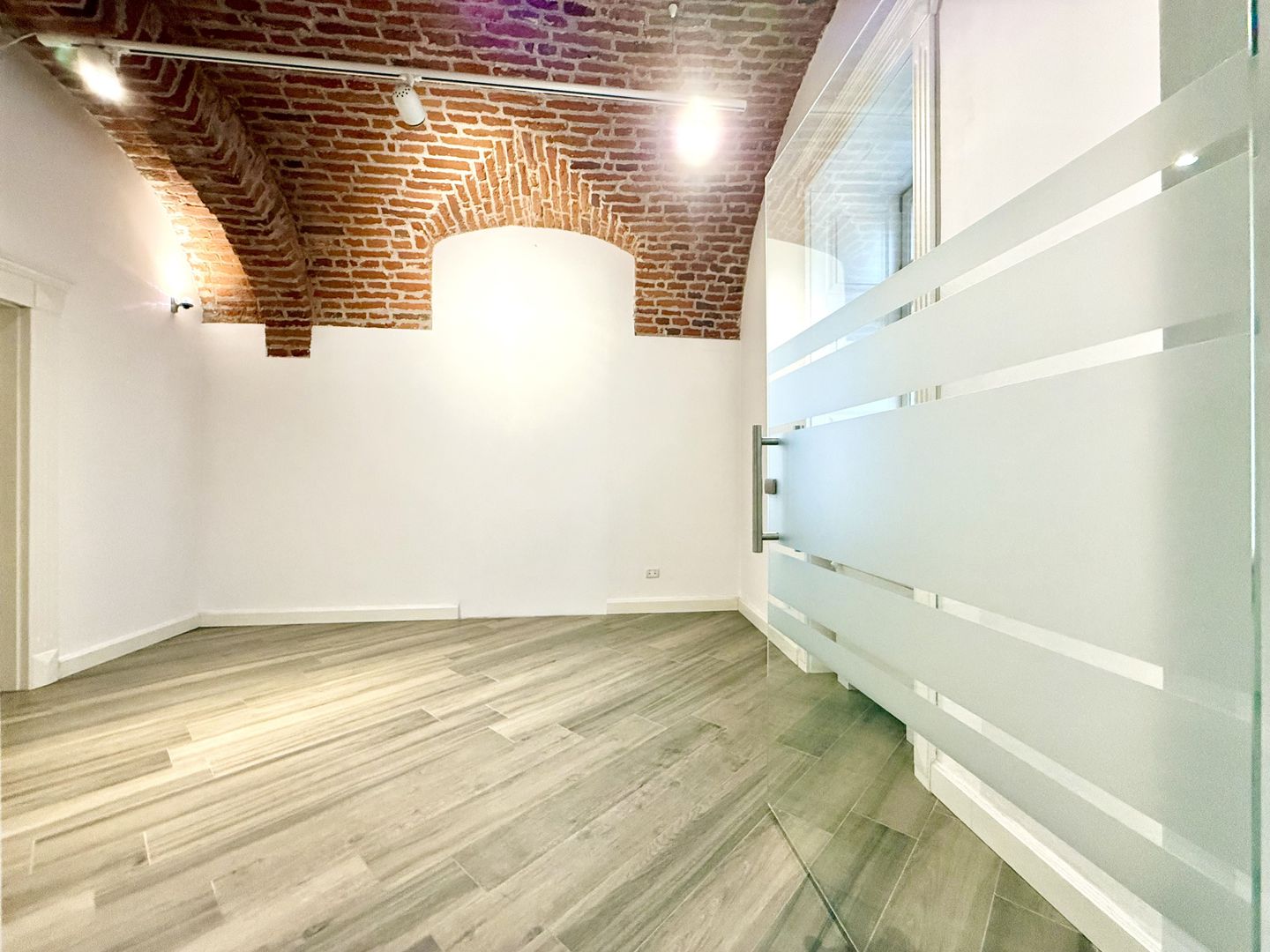 Biroul tău din inima Timișoarei – 35 mp de oportunitate - Poză 6