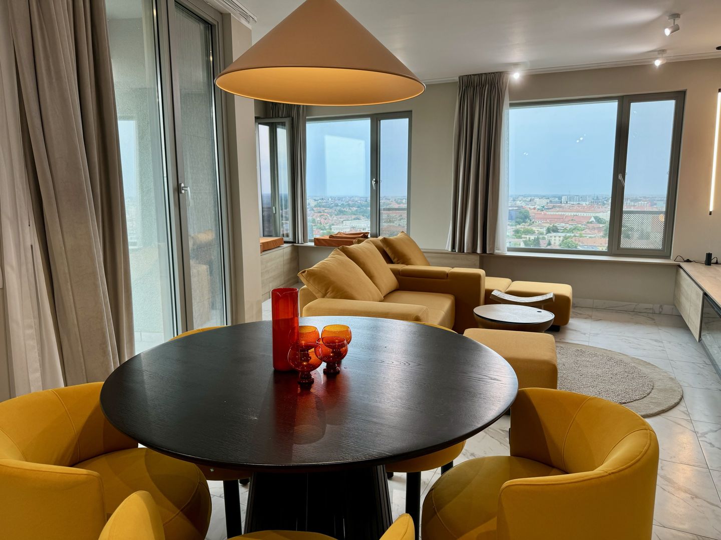 Apartament  la Isho cu vedere panoramica asupra orașului - Poză 3