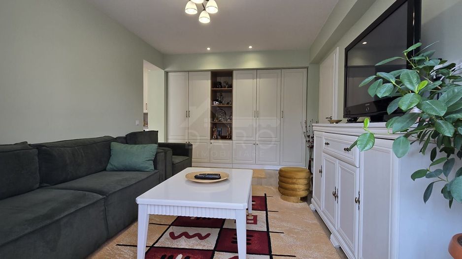 Vand apartament cu 2 camere in Cornisa, et. intermediar, lift nou - Poză 1