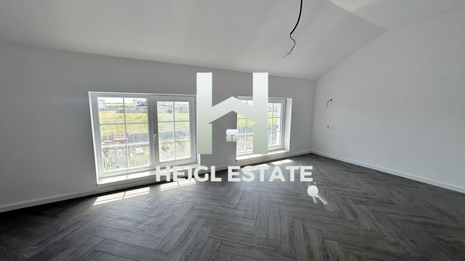 Duplex cu 4 camere separat prin camera tehnica - Poză 4
