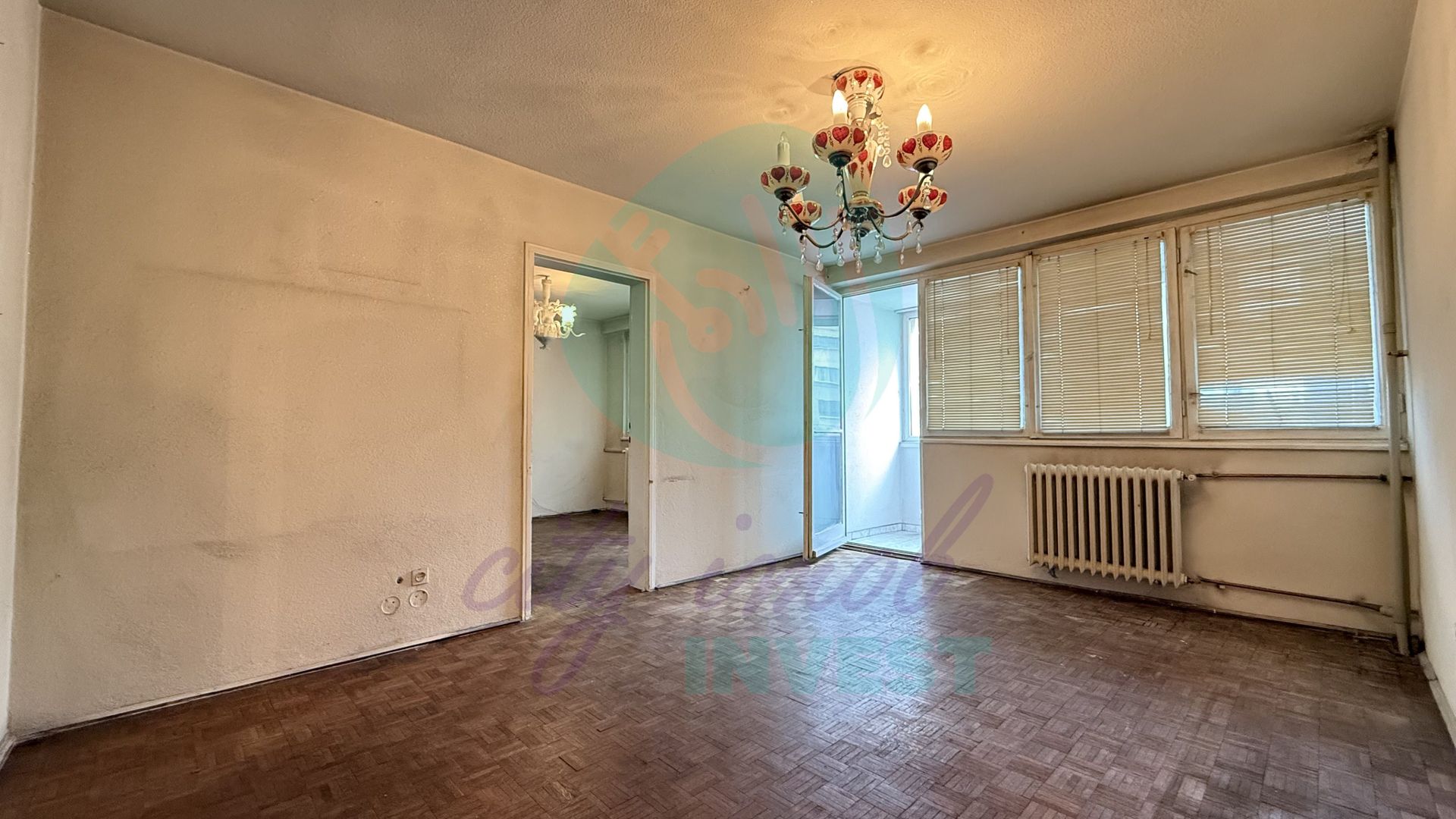 4 camere ultracentral | Universitate – Romană | Ideal locuire sau investiție - Poză 2