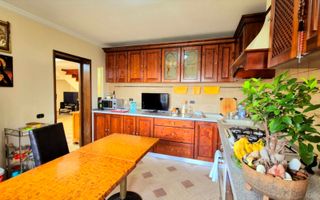 Cauți o casă mare sau spațiu pentru business? Aici le ai pe ambele! - Poză 3