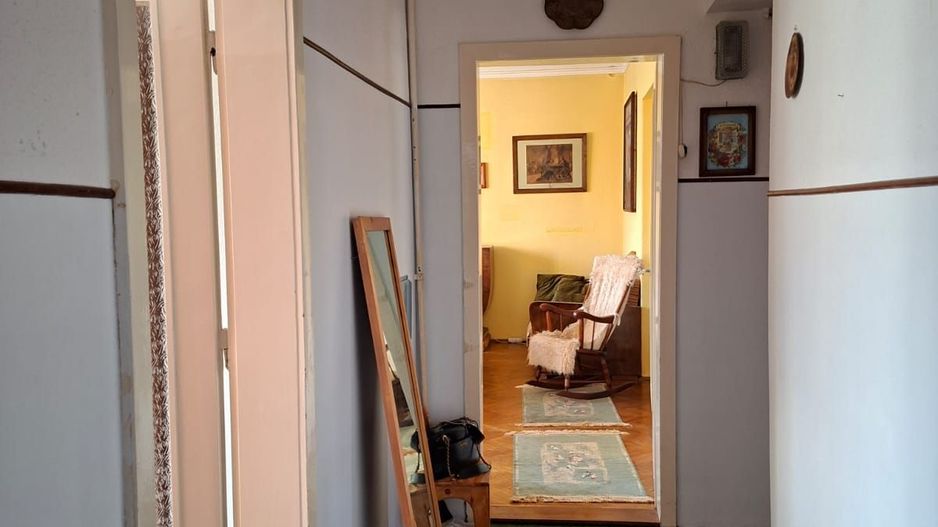 Apartament cu 3 camere si garaj in zona centrală - Poză 13