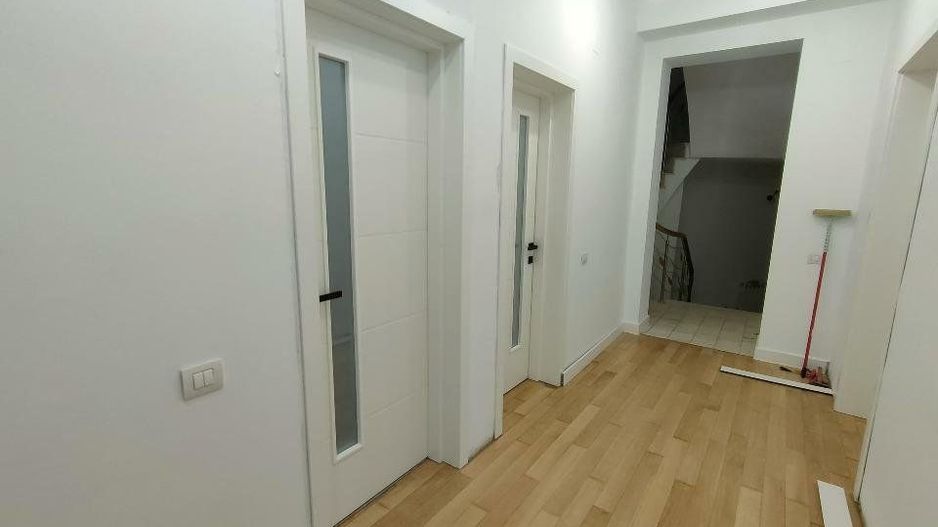 BDUL DACIA, PIATA GEMENI,  2 etaje SPATIU BIROURI - Poză 13