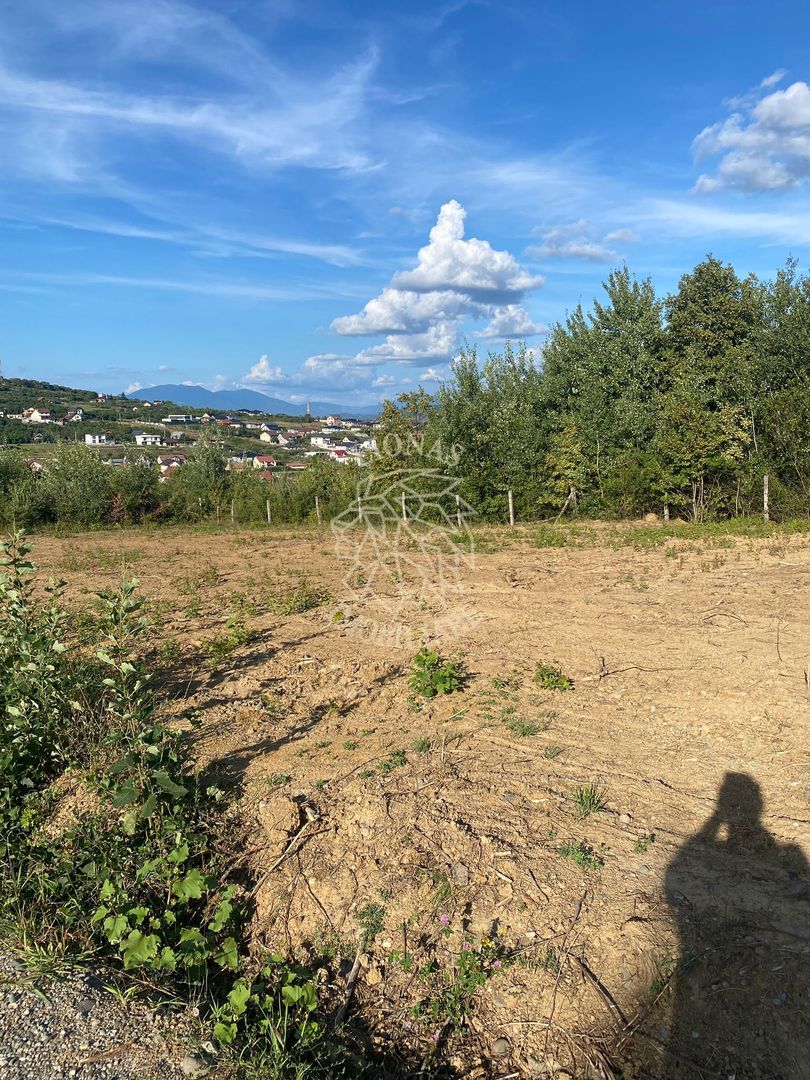 Teren intravilan 658 mp-utilitati-ideal casa D+P+2E+M-La Soare - Poză 1