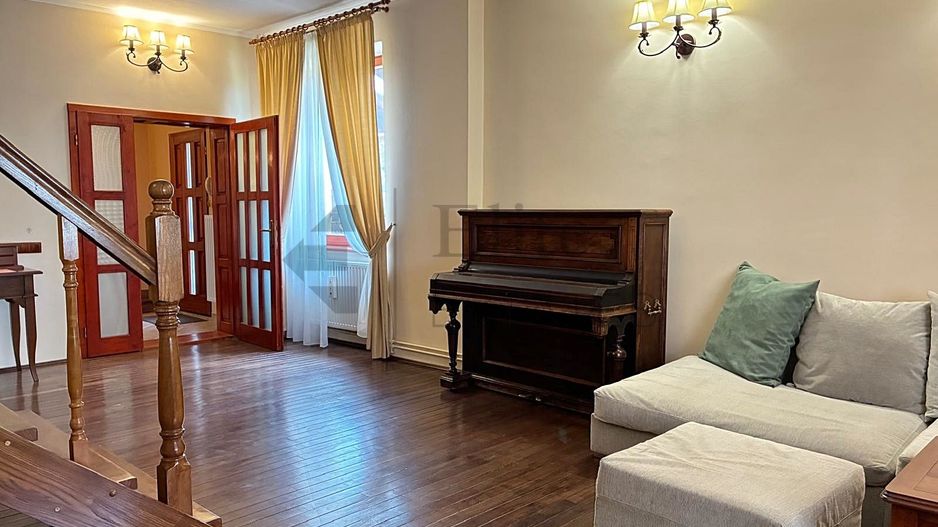 Casa ultracentrala - o oaza de liniste in inima orasului - Poză 13