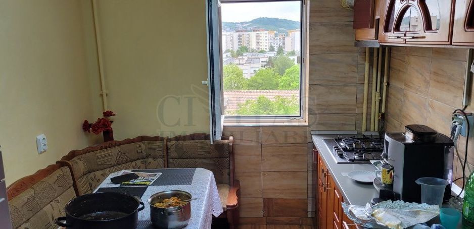 4 camere zona Casa Piratilor, 80 mp, decomandat - Poză 2