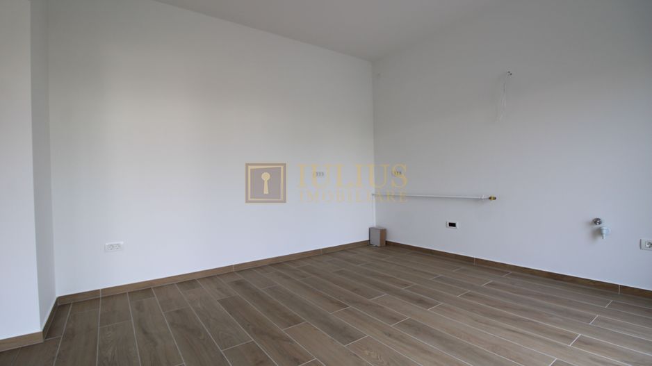 Casa zona Lunei, 5 camere + 3 bai, centrala proprie, rezidential sau birouri ! - Poză 15