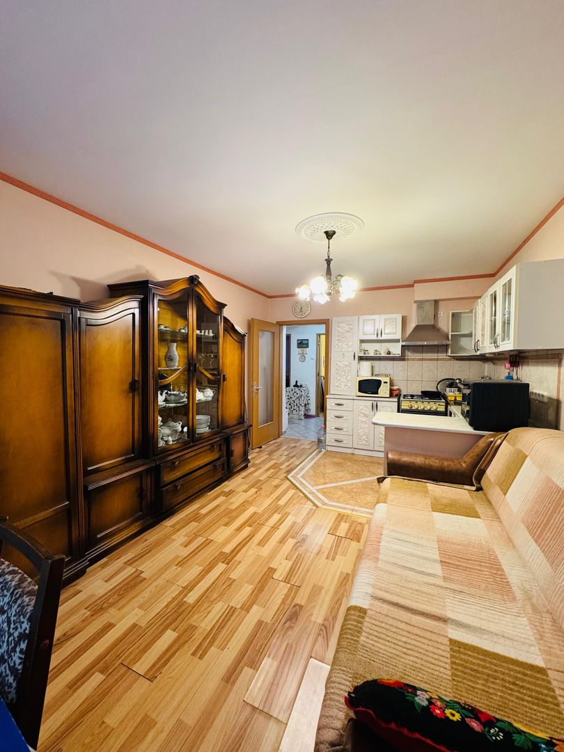 Apartament cu 3 camere pe str. Aluminei langa Liceul Ortodox - Poză 4