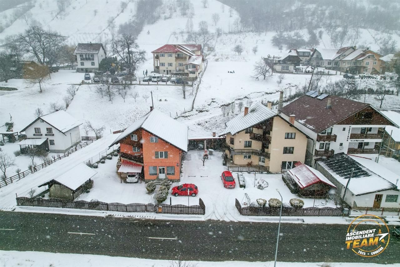 In regiune pitoreasca, cu view montan, Moeciu de Jos, Bran, Brasov - Poză 5