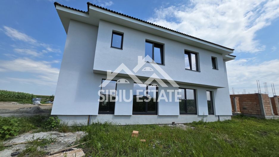 Duplex nou in Sura Mica, 4 camere, 3 bai - Poză 2