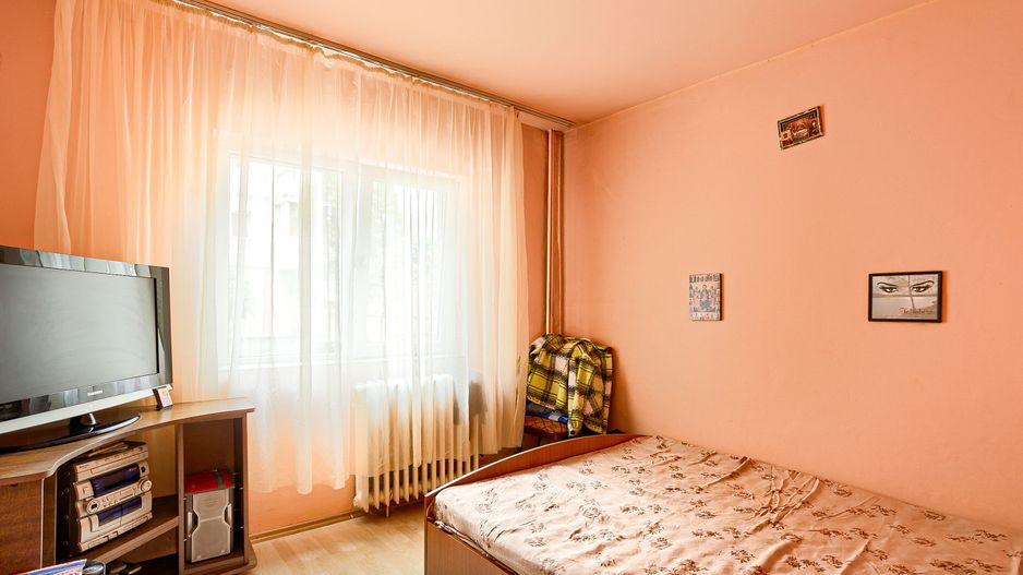 Vandut Apartament cu 3 camere la parter, in Micalaca - Poză 3