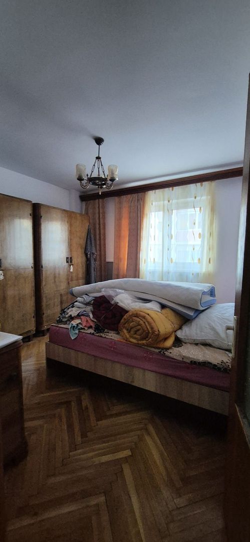 Apartament cu 3 camere de vazare in Cugir - Poză 4