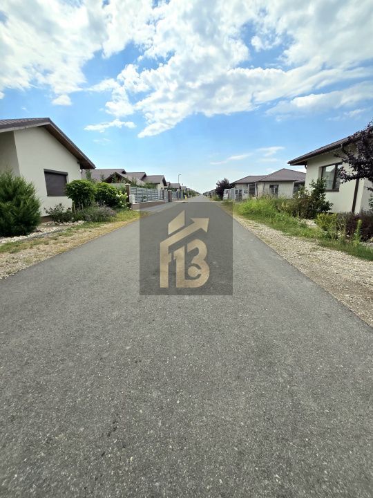 ​Casă 3 camere, 2 băi, curte generoasă 471 mp - Complex Luna, Balotești - Poză 13