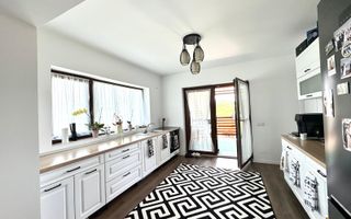 Casa de vanzare cu 14 Ari teren - Lapusel - Poză 1