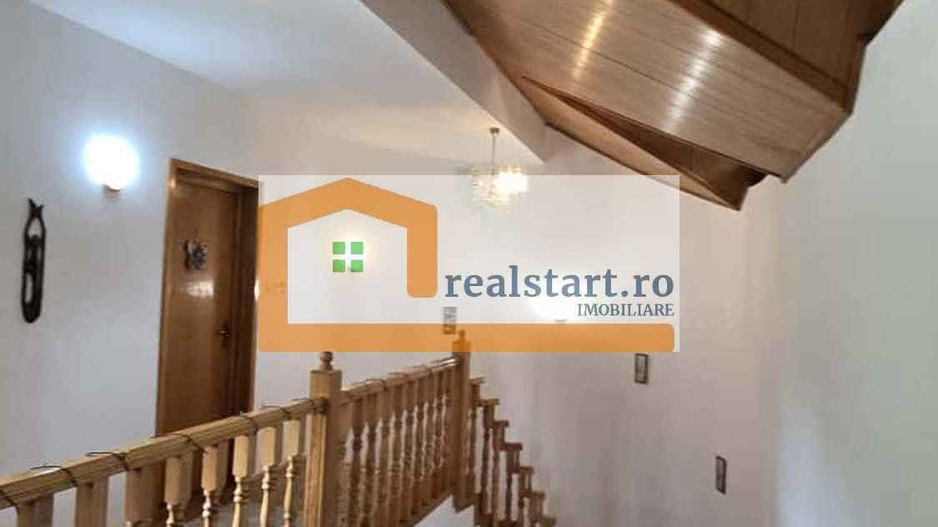 Vedere padure, panouri solare si fotovoltaice, pompa de caldura,  semineu - Poză 28