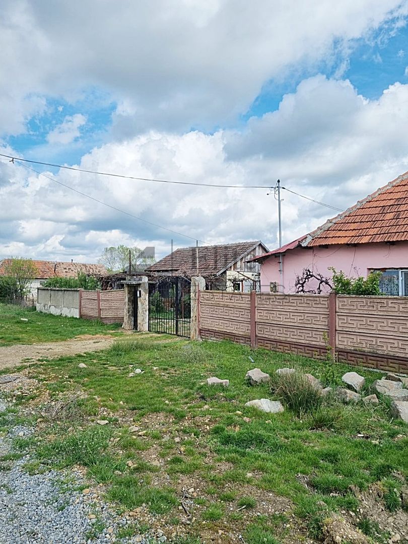 Casa cu teren 1439 mp de vanzare in Gurbediu, Bihor - Poză 2