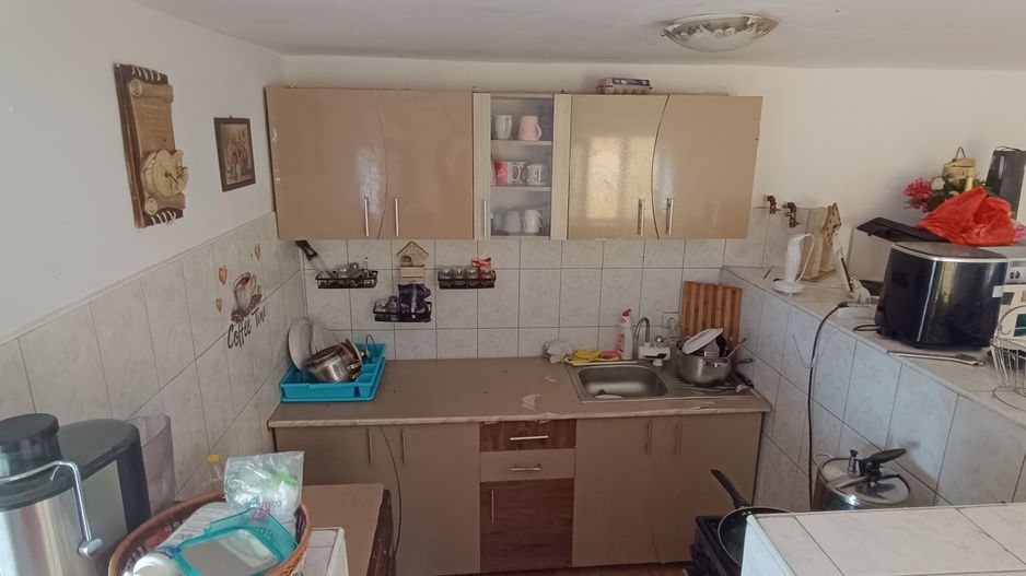 Casă spațioasă cu 4 camere , curte și teren generos în Mașloc - Poză 16