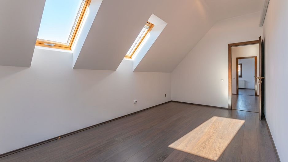 Casă modernă cu garaj și 4 dormitoare, aproape de Piața Sfatului - Poză 23