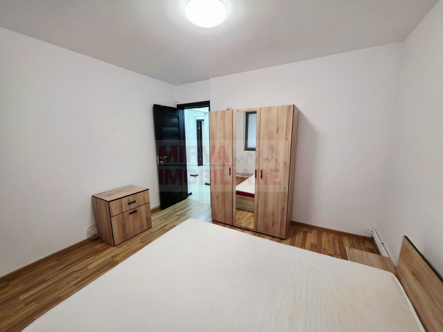 Apartament 3 camere de inchiriat, 9 Mai, 2 bai, beci - Poză 23