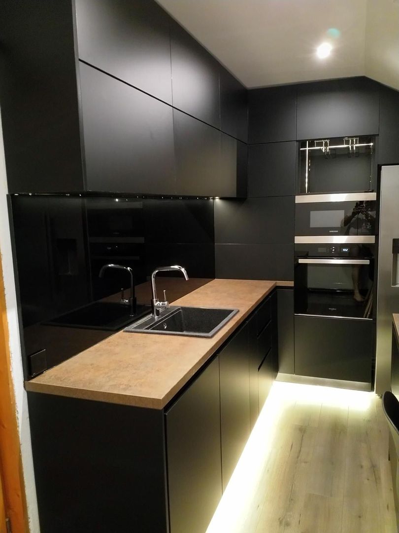 Casa S+P+E+M | 605 mp utili | 10 camere | 3 bucatarii | 4 bai | 3 terase | Garaj - Poză 13