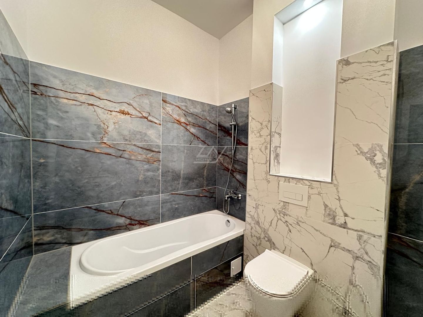 Etaj 1. Bucatarie inchisa. Drum asfaltat. Loc de parcare. - Poză 6