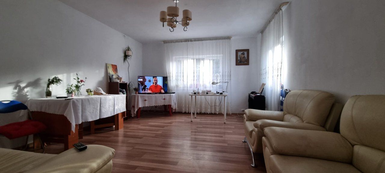 Casă P+1 – 4 dormitoare, curte modernă, dormitor la parter - Poză 5