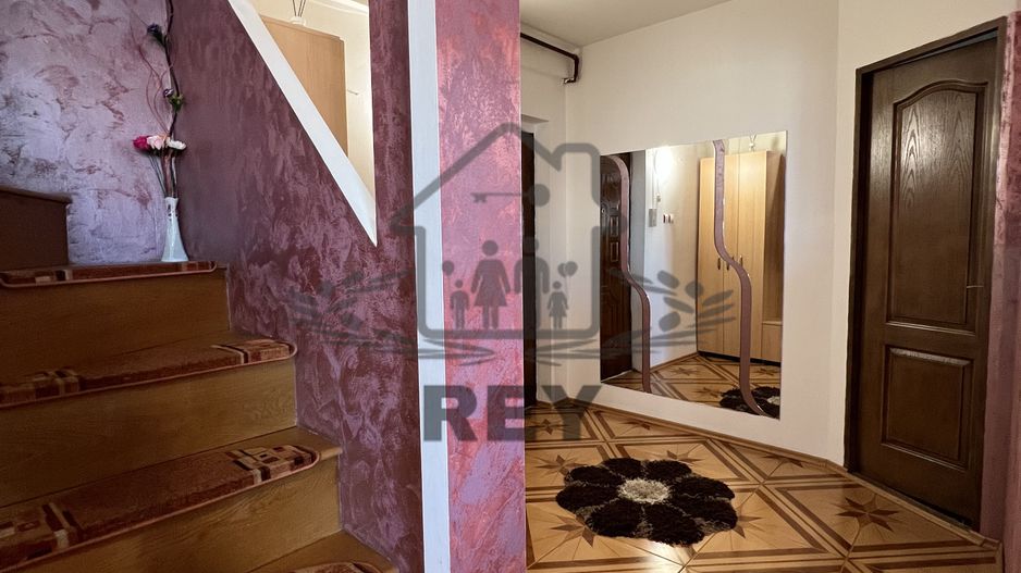 De vanzare- Apartament 3 camere str Luptei - Poză 3