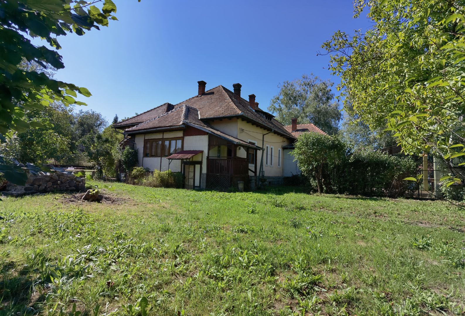 Casa vacanta,investitie  in Gurahont cu teren generos - Poză 1