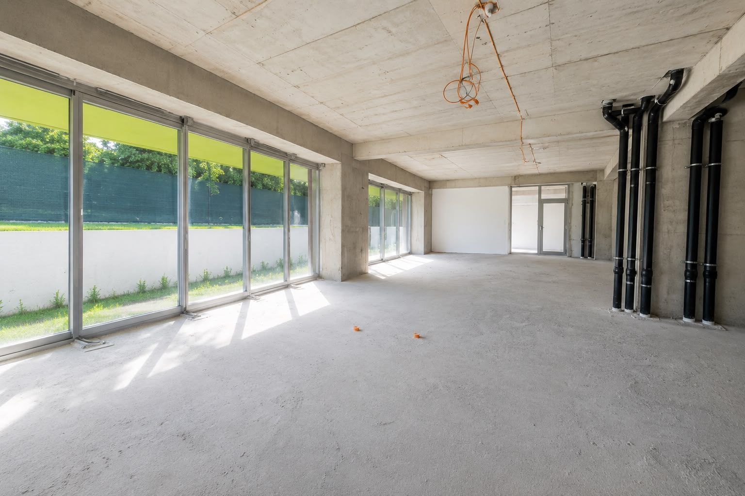 𝐒𝐩𝐚𝐭𝐢𝐮 comercial – 𝐒𝐭𝐫𝐚𝐮𝐥𝐞𝐬𝐭𝐢 - Poză 1
