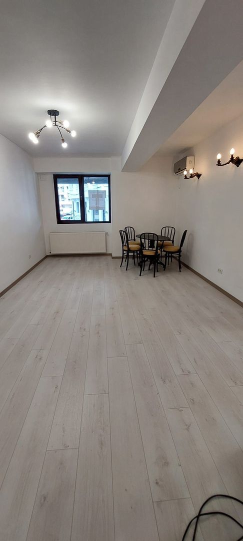 Închiriez apartament  2 camere- Piata Unirii, parțial mobilat - Poză 1