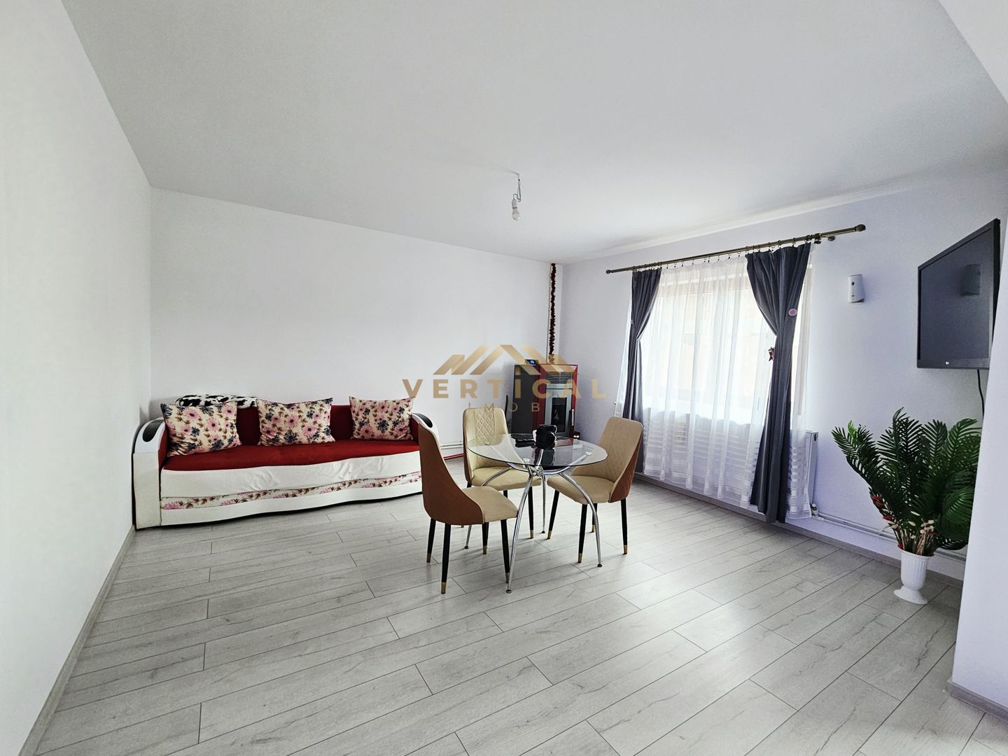 Vila 6 camere la intrare in Dobreni - Poză 2