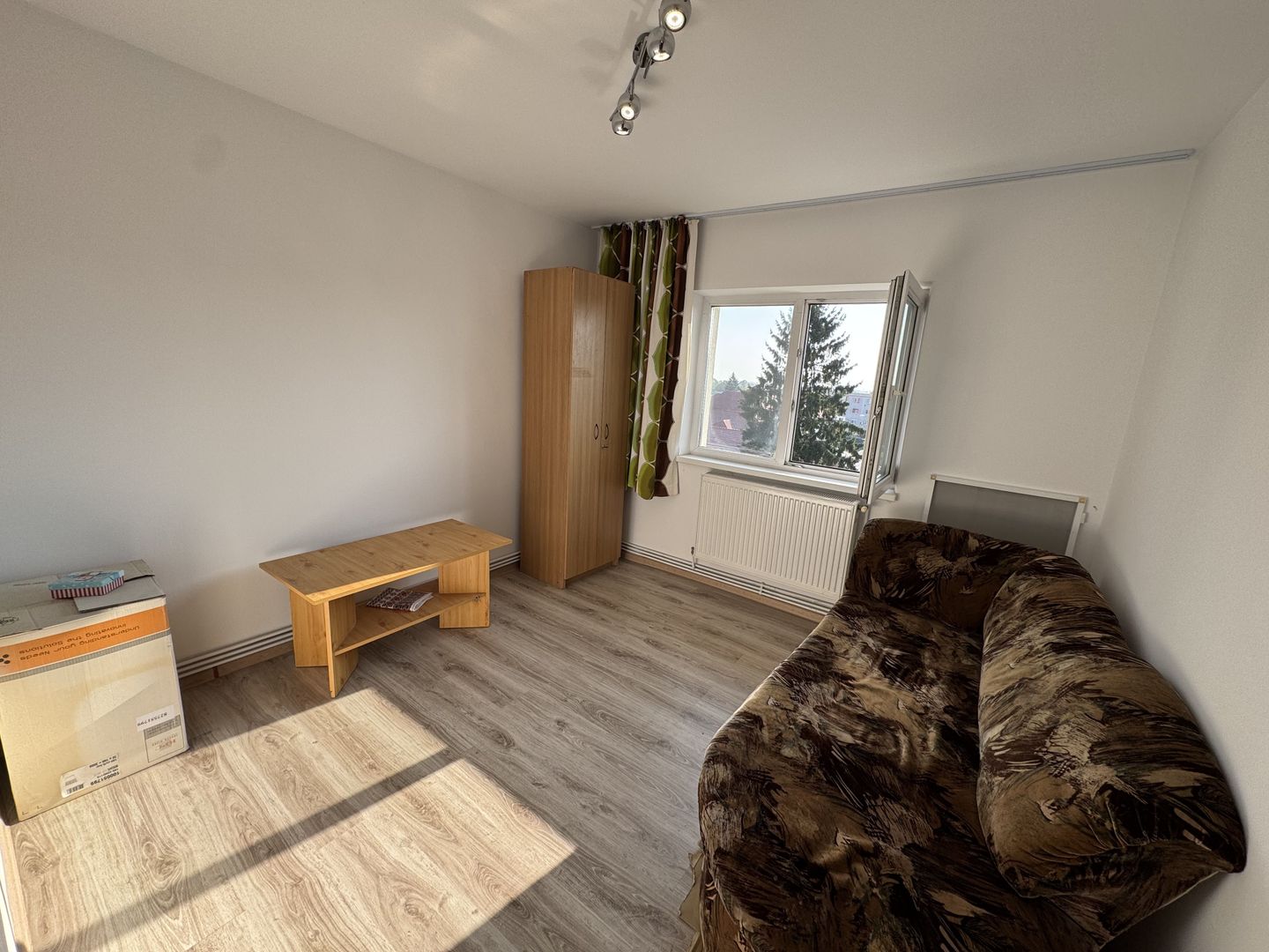 Apartament 3 camere 60 mp bloc 1980 central Filipesti de Padure! - Poză 4