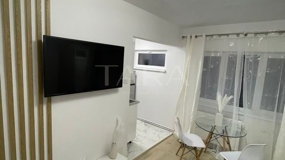 Apartament 1 cameră renovat, complet, mobilat și utilat, de inchiriat. - Poză 3
