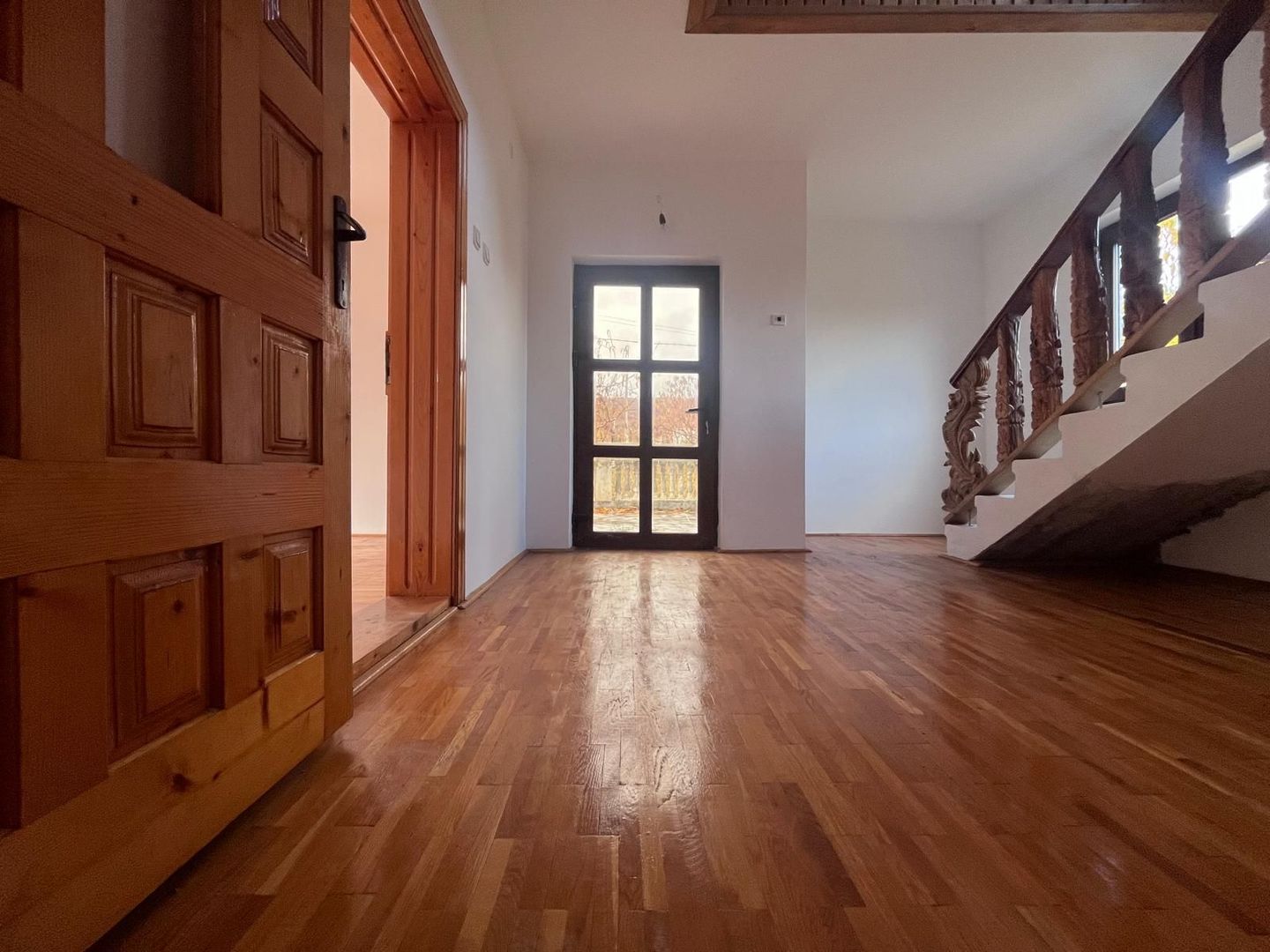 Vanzare casă spațioasă cu teren generos în Cândești Vale–jud Dambovita - Poză 11