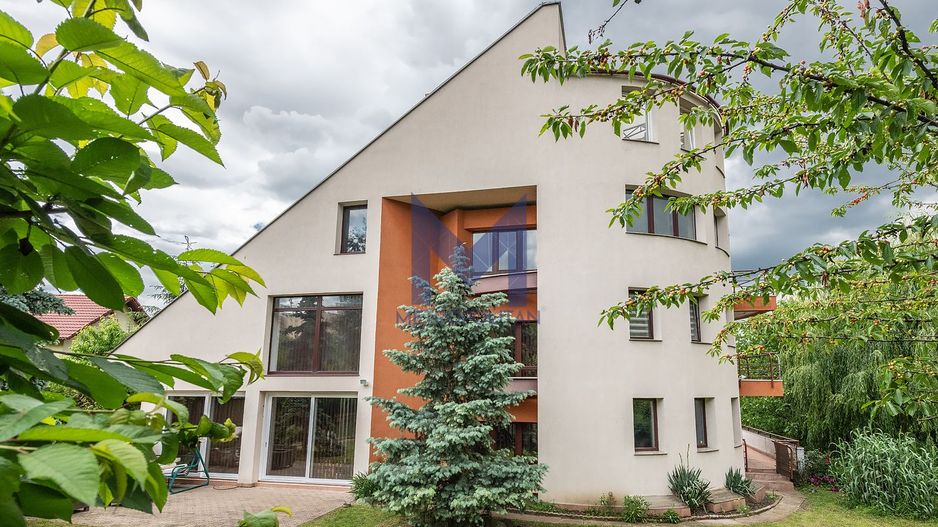 Vilă cu 1.350 mp teren în mijlocul orașului Grădina Botanică - Poză 3