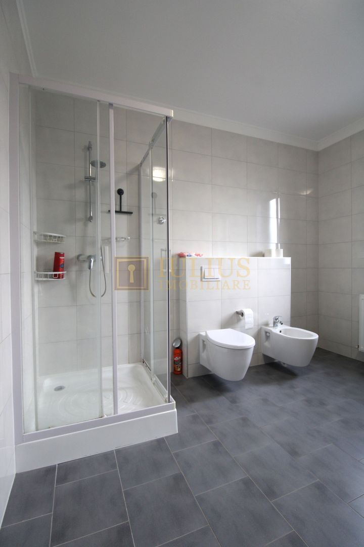 Casa Giroc, 4 camere, 2 bai, curte interioara. - Poză 12