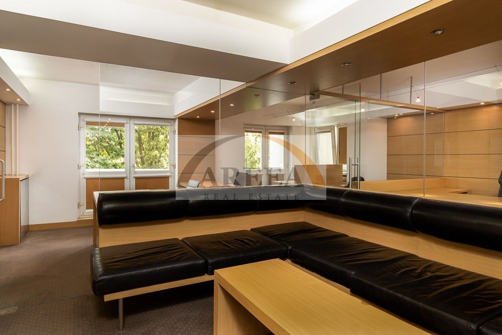 UNIRII FANTANI - 5 camere de vanzare - investitie rara si eleganta - Poză 6