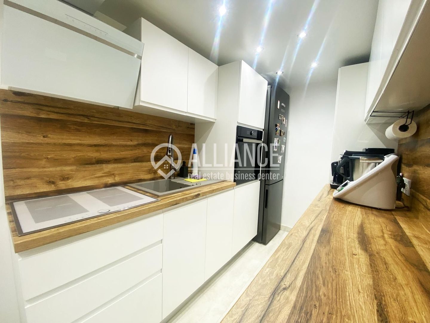 Valu lui Traian (COD 07) Casă  3 camere cu teren  de 930 mp - Poză 1